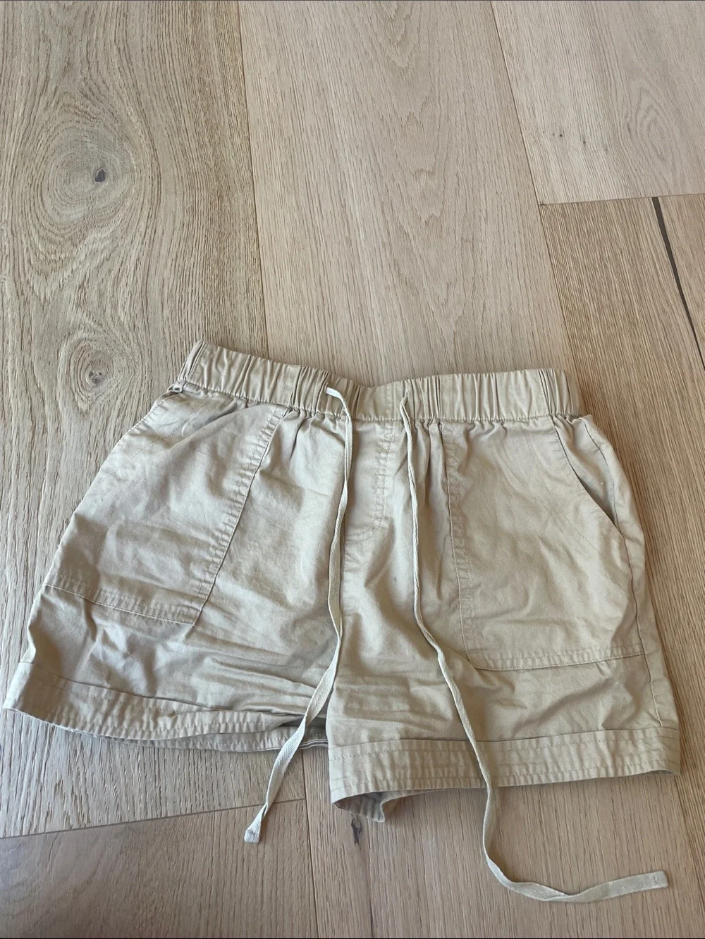 SHEIN Cream Drawstring Casual Girls Shorts